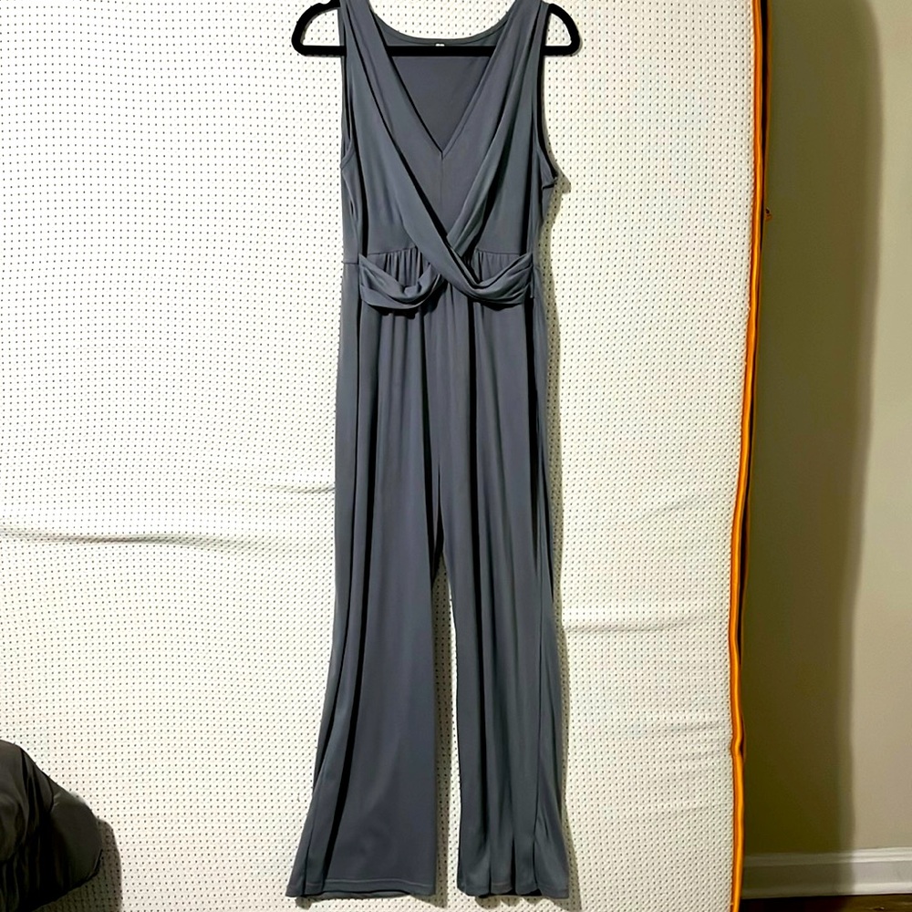 Grey jumpsuit with cross cros design pockets - lightly used gray, women’s Large